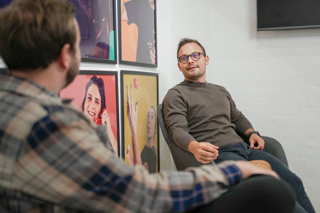 Jesper og Niclas snakker